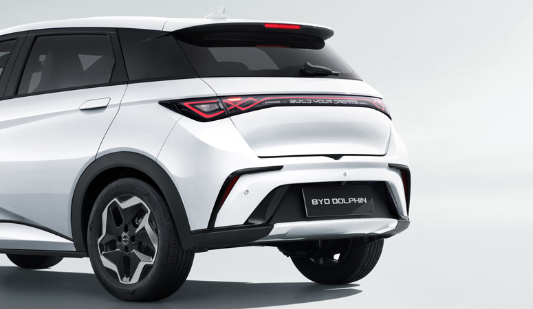 Đuôi xe BYD Dolphin màu trắng